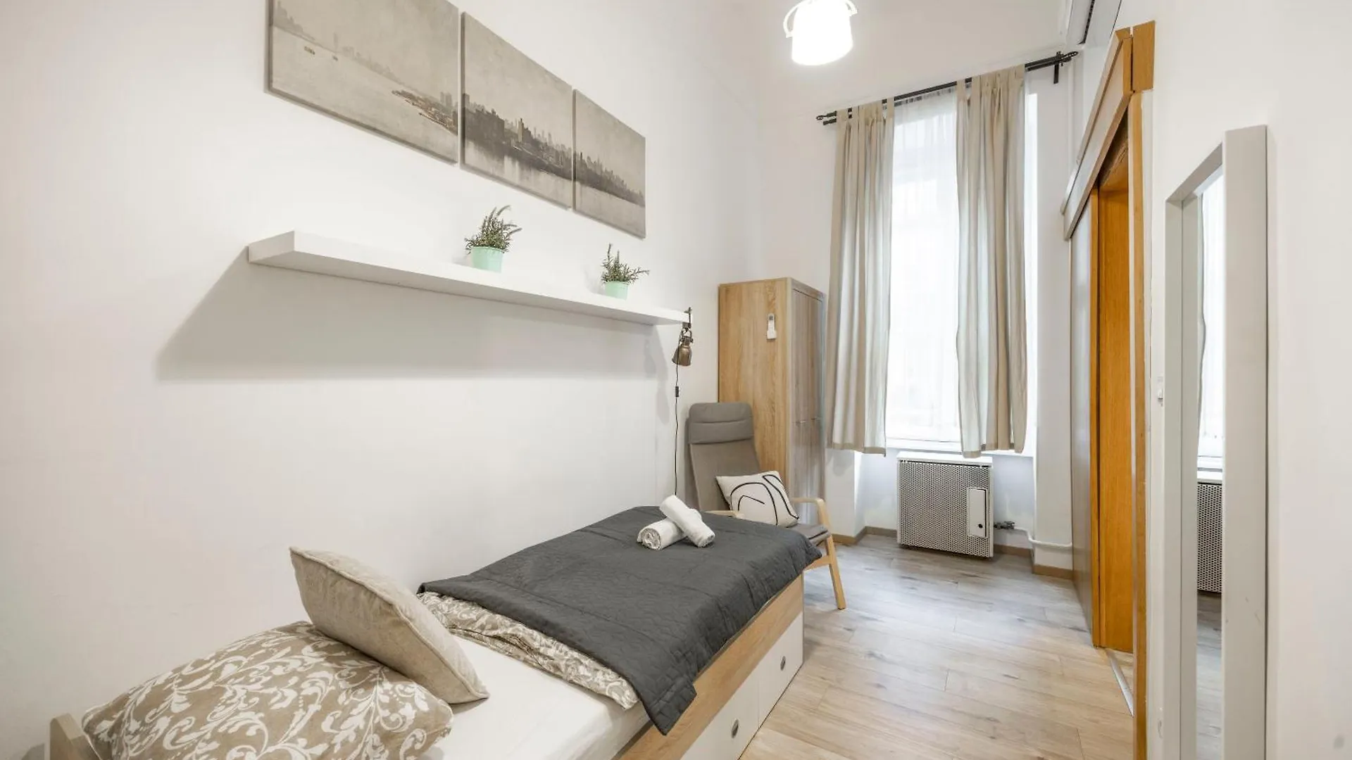 Apartment Deluxe N' Cozy City Center 2Bedrm Suite Budapest Hungary
