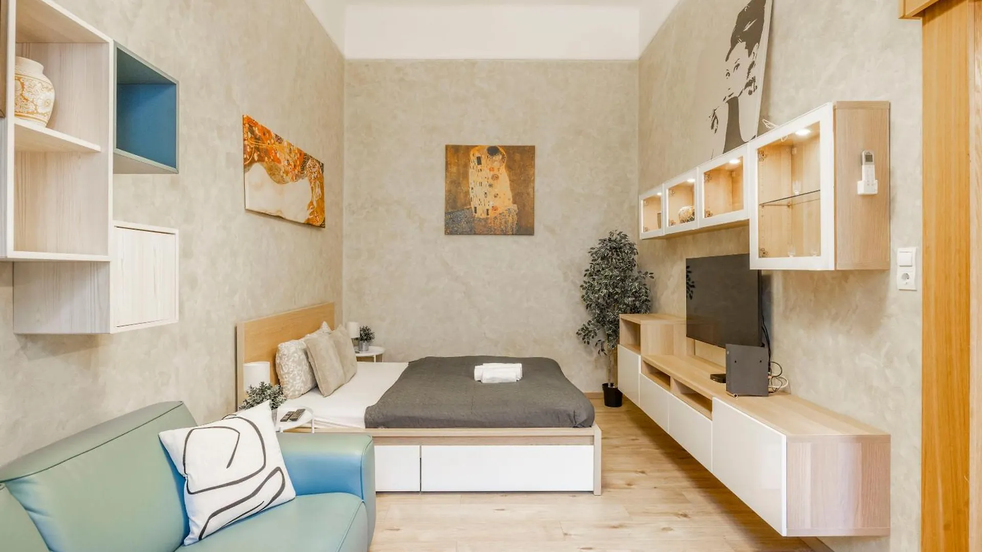 Deluxe N' Cozy City Center 2Bedrm Suite Budapest