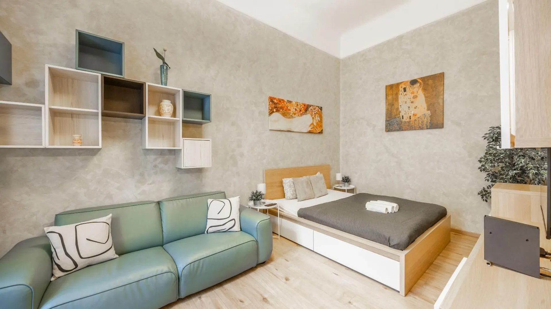 Deluxe N' Cozy City Center 2Bedrm Suite Budapest Apartment