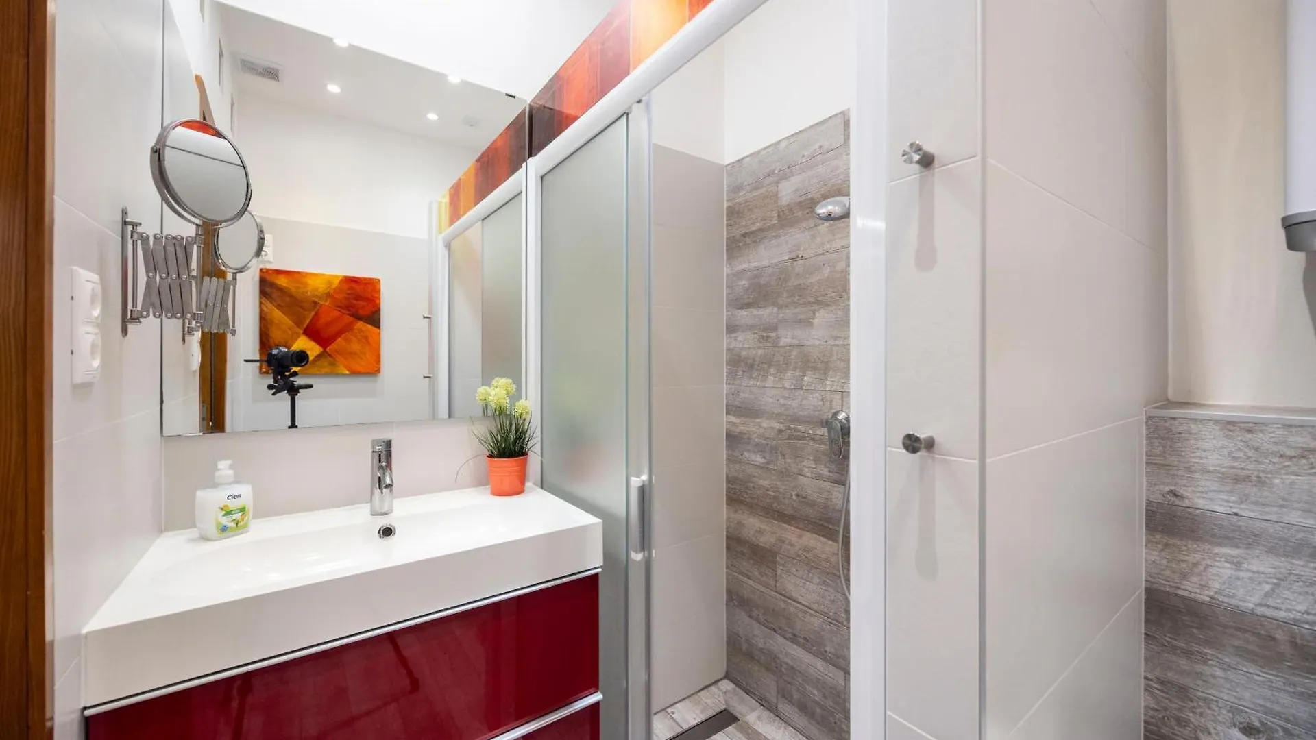 Deluxe N' Cozy City Center 2Bedrm Suite بودابست